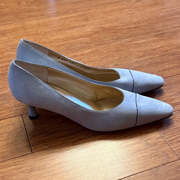 St. John Light blue suede Heels - kitten heel - women’s size 8.5 - Picture 1 of 9